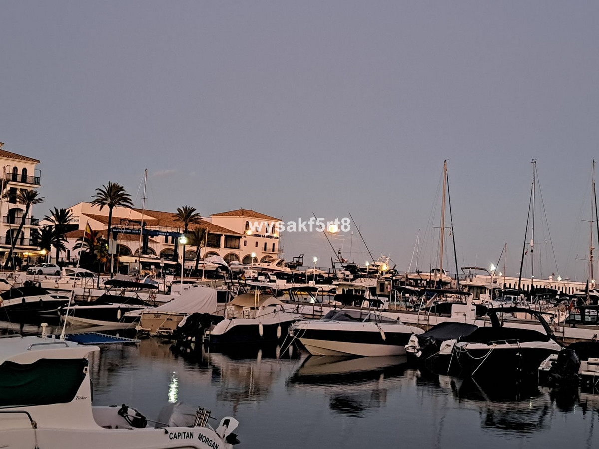 2 Bed Apartment for sale in La Duquesa Costa Del Sol, Málaga, Spain