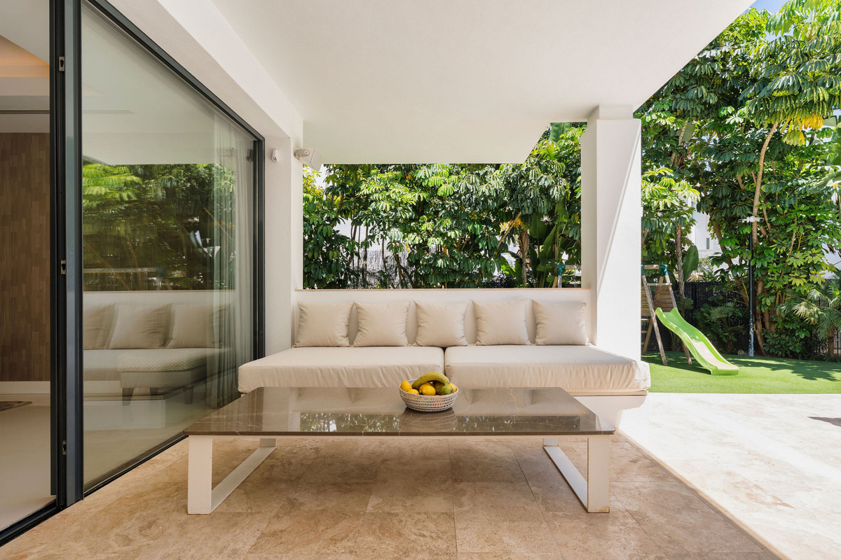 Se vende Villa - Chalet de 5 dormitorios en Costa Del Sol, Málaga, España