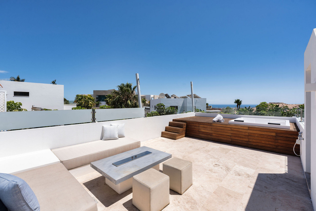 Se vende Villa - Chalet de 5 dormitorios en Costa Del Sol, Málaga, España