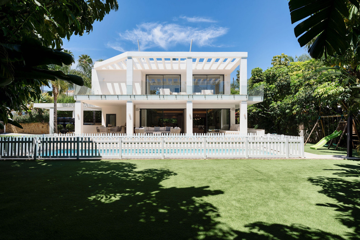 Se vende Villa - Chalet de 5 dormitorios en Costa Del Sol, Málaga, España