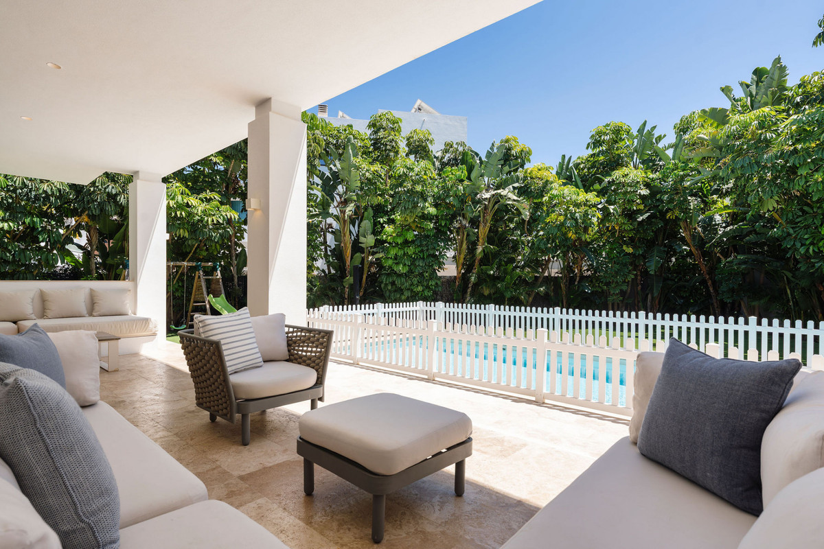 Se vende Villa - Chalet de 5 dormitorios en Costa Del Sol, Málaga, España
