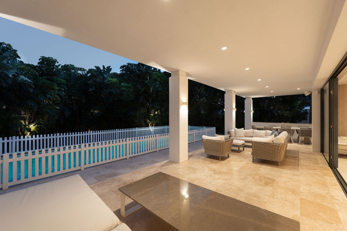 Se vende Villa - Chalet de 5 dormitorios en Costa Del Sol, Málaga, España