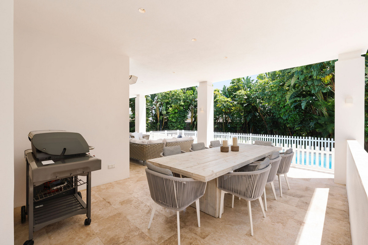 Se vende Villa - Chalet de 5 dormitorios en Costa Del Sol, Málaga, España