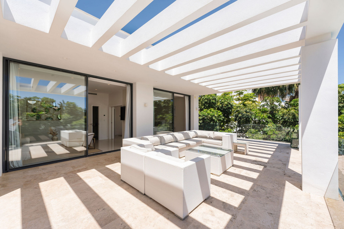 Se vende Villa - Chalet de 5 dormitorios en Costa Del Sol, Málaga, España