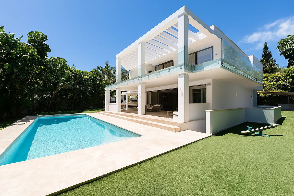 Se vende Villa - Chalet de 5 dormitorios en Costa Del Sol, Málaga, España