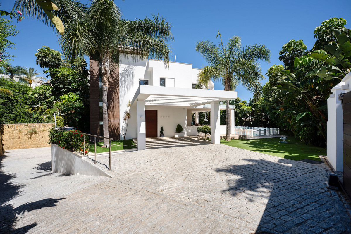 Se vende Villa - Chalet de 5 dormitorios en Costa Del Sol, Málaga, España
