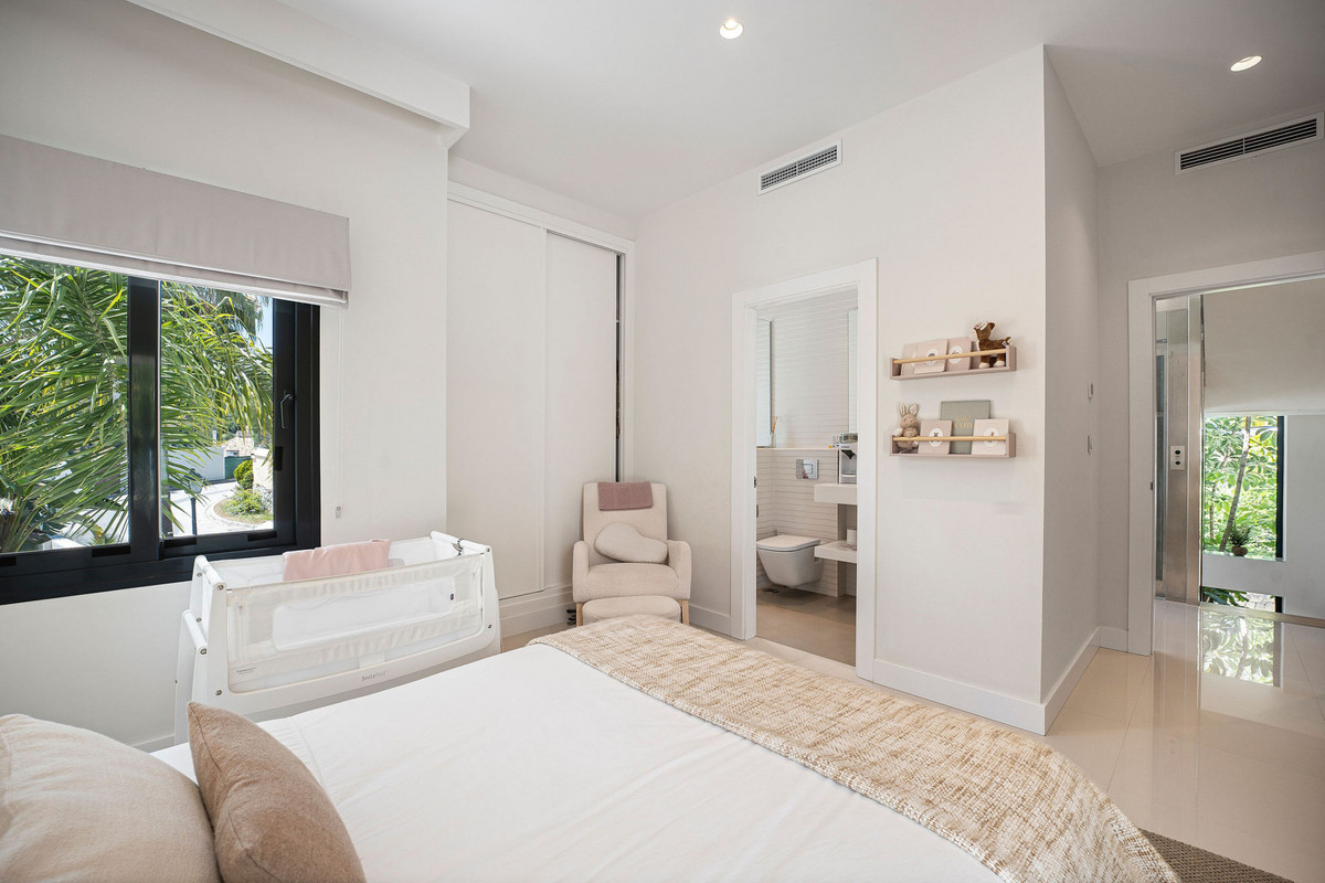 Se vende Villa - Chalet de 5 dormitorios en Costa Del Sol, Málaga, España