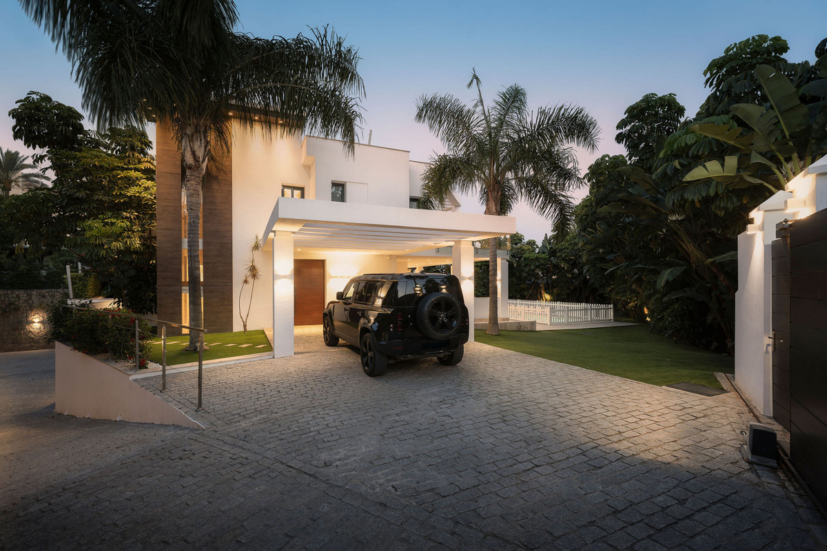 Se vende Villa - Chalet de 5 dormitorios en Costa Del Sol, Málaga, España