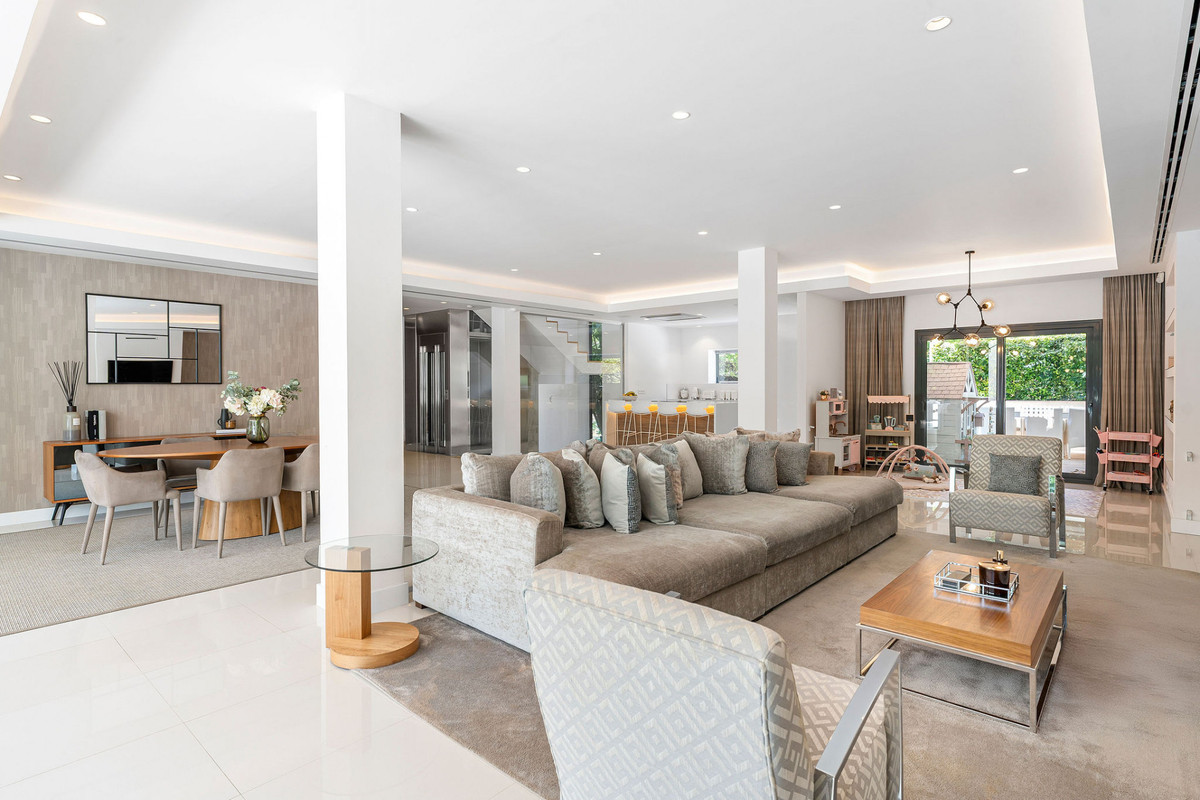 Se vende Villa - Chalet de 5 dormitorios en Costa Del Sol, Málaga, España