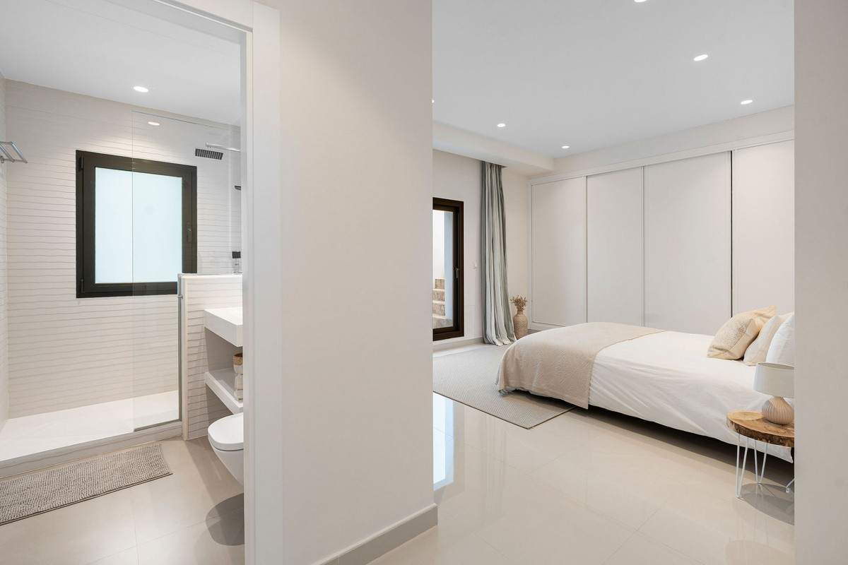 Se vende Villa - Chalet de 5 dormitorios en Costa Del Sol, Málaga, España