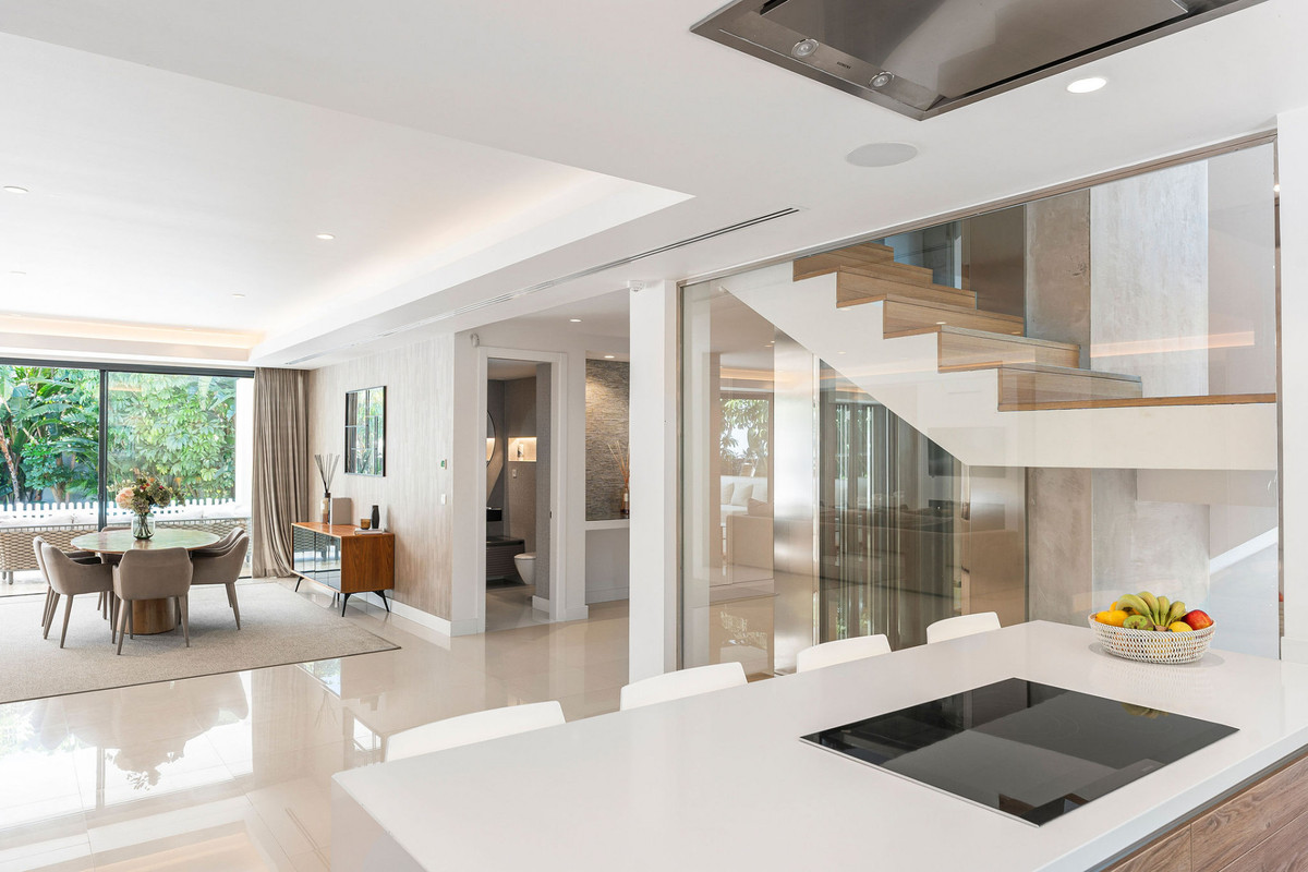 Se vende Villa - Chalet de 5 dormitorios en Costa Del Sol, Málaga, España