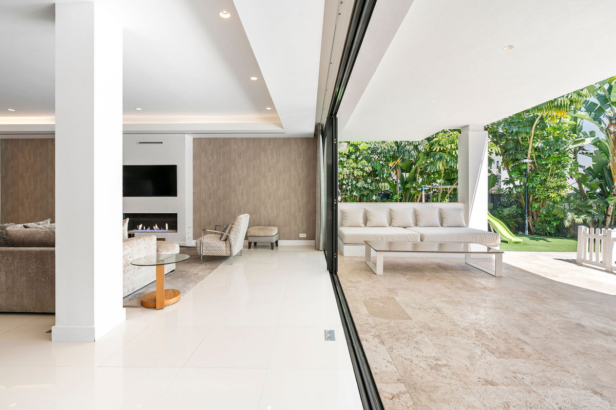 Se vende Villa - Chalet de 5 dormitorios en Costa Del Sol, Málaga, España