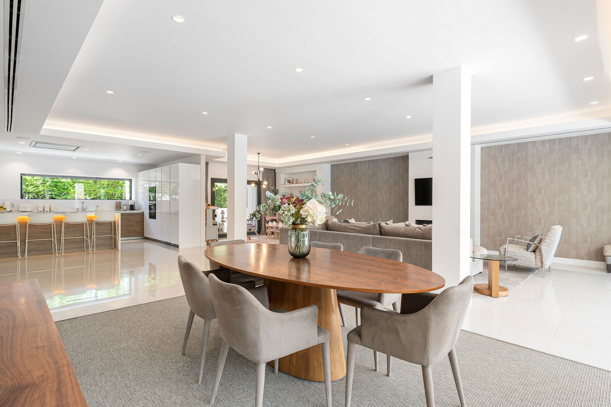 Se vende Villa - Chalet de 5 dormitorios en Costa Del Sol, Málaga, España