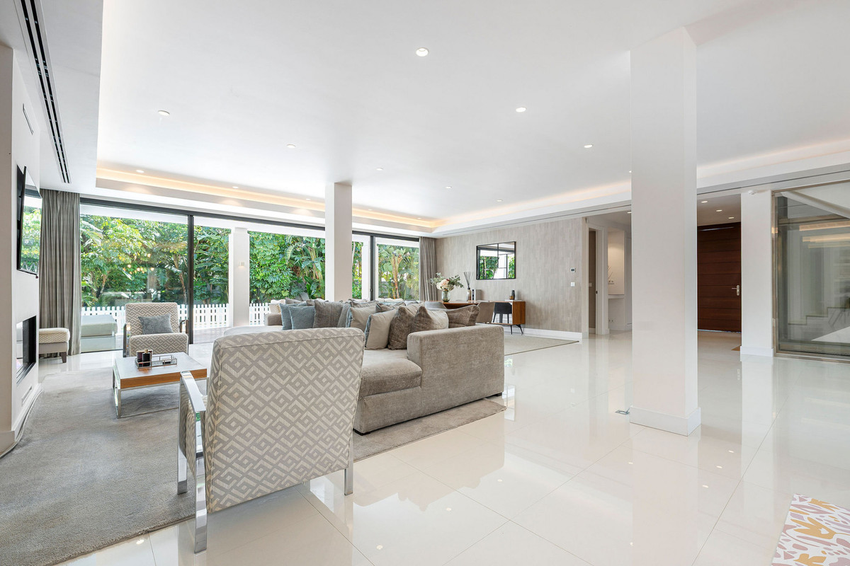 Se vende Villa - Chalet de 5 dormitorios en Costa Del Sol, Málaga, España