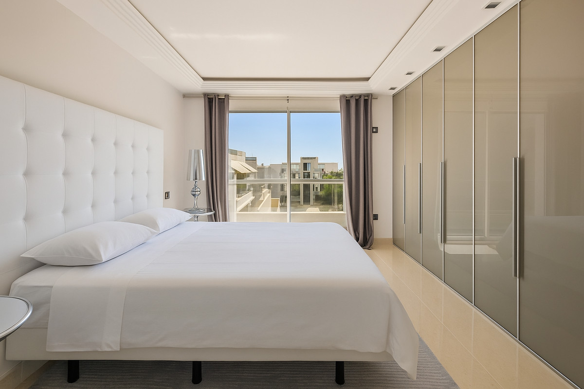 Se vende Apartamento Planta Media de 2 dormitorios en Costa Del Sol, Málaga, España