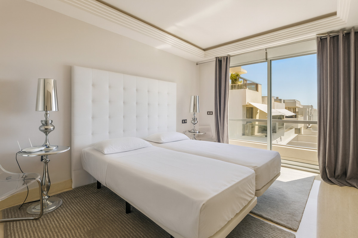Se vende Apartamento Planta Media de 2 dormitorios en Costa Del Sol, Málaga, España
