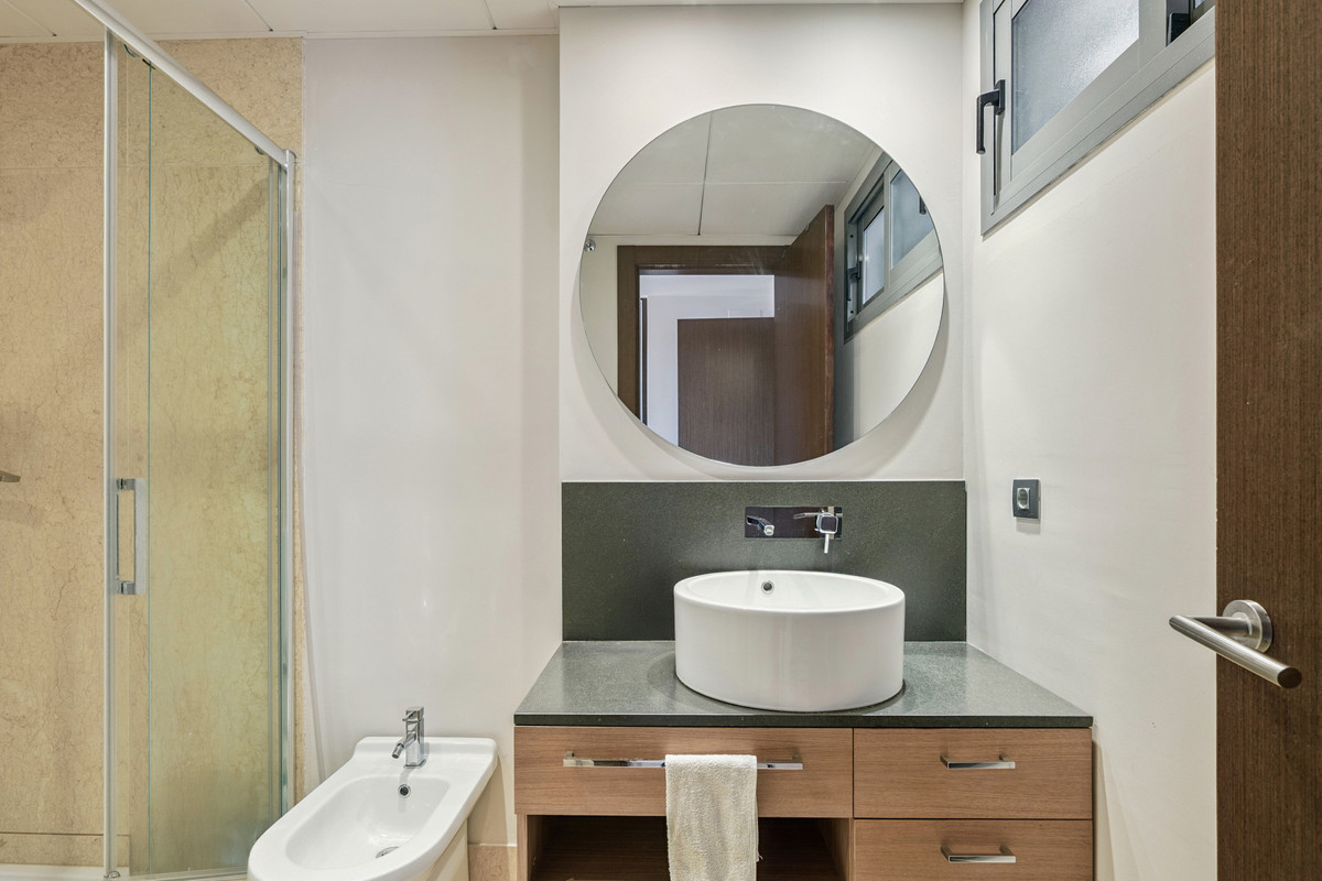 Se vende Apartamento Planta Media de 2 dormitorios en Costa Del Sol, Málaga, España