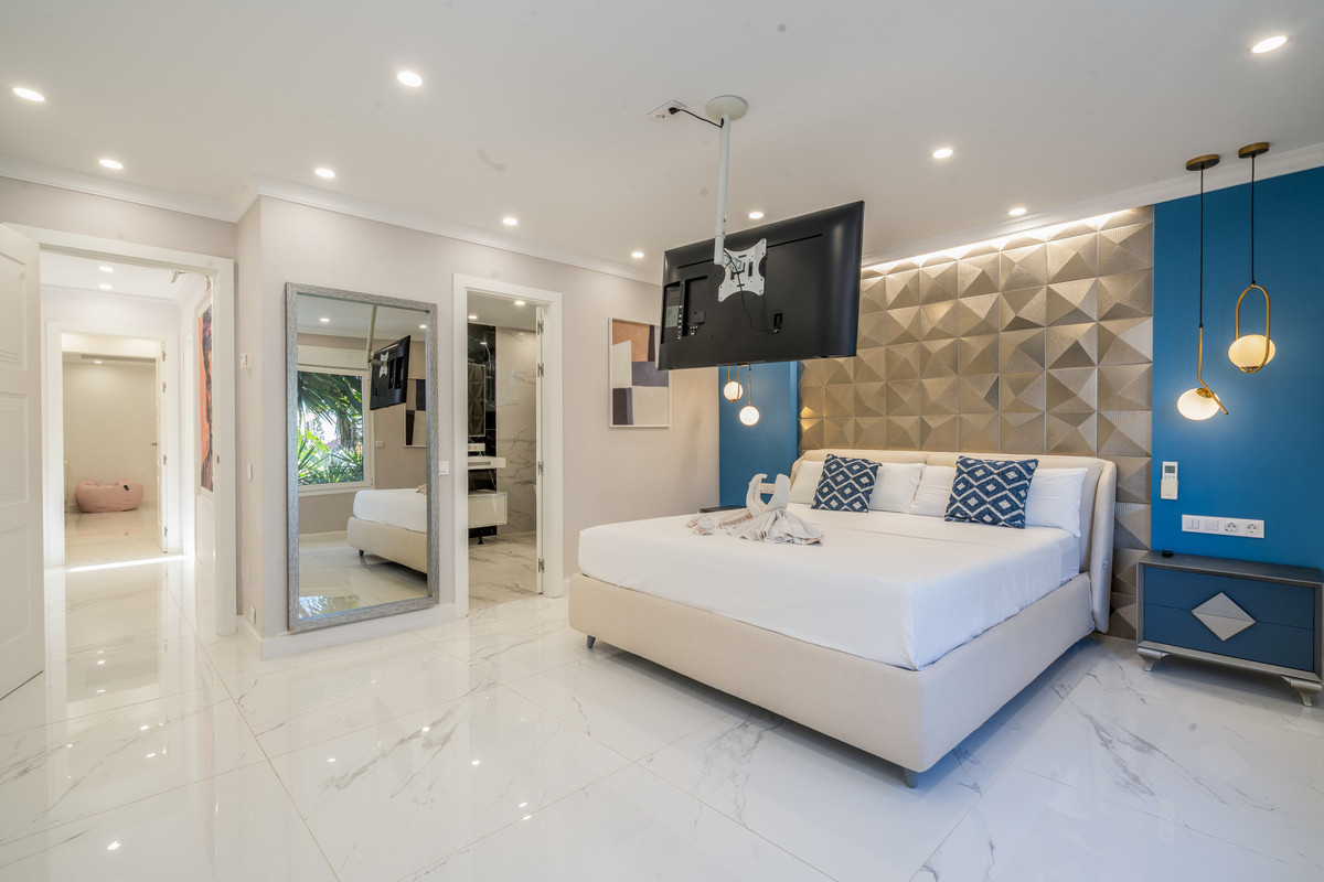 7 Bed Townhouse for sale in Marbella Costa Del Sol, Málaga, Spain