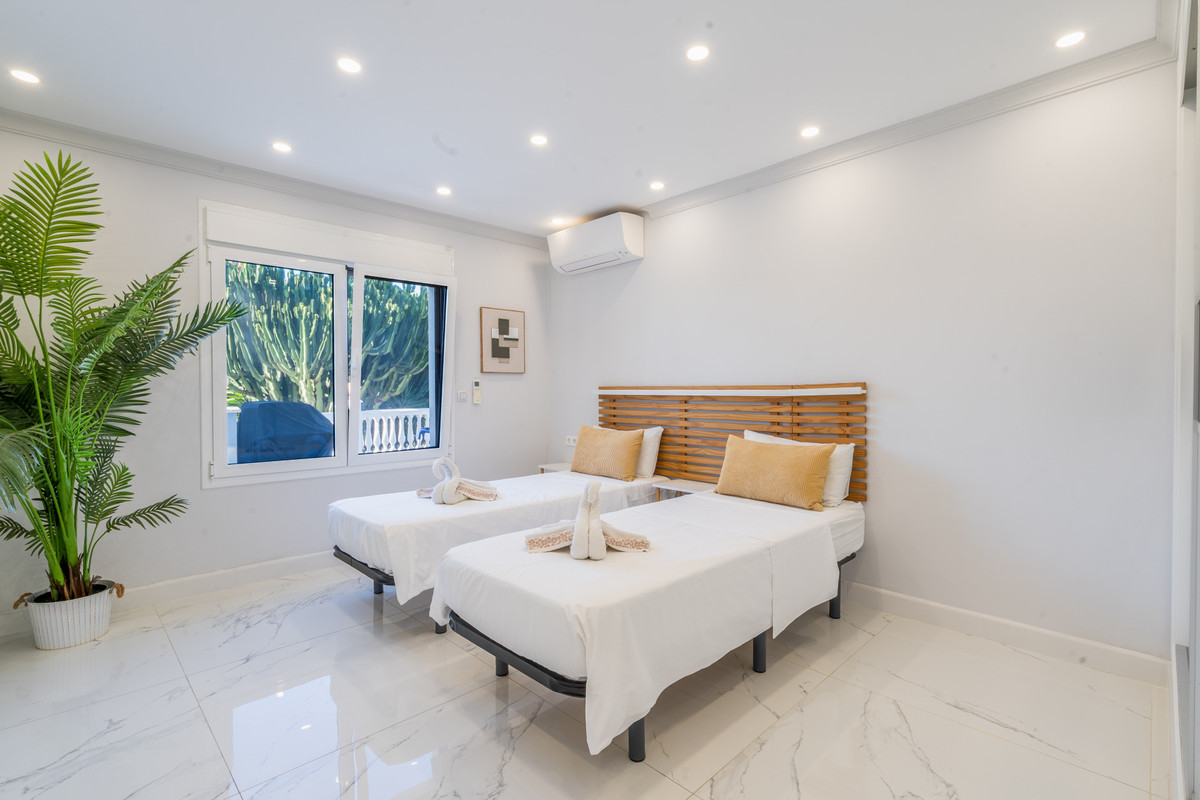7 Bed Townhouse for sale in Marbella Costa Del Sol, Málaga, Spain