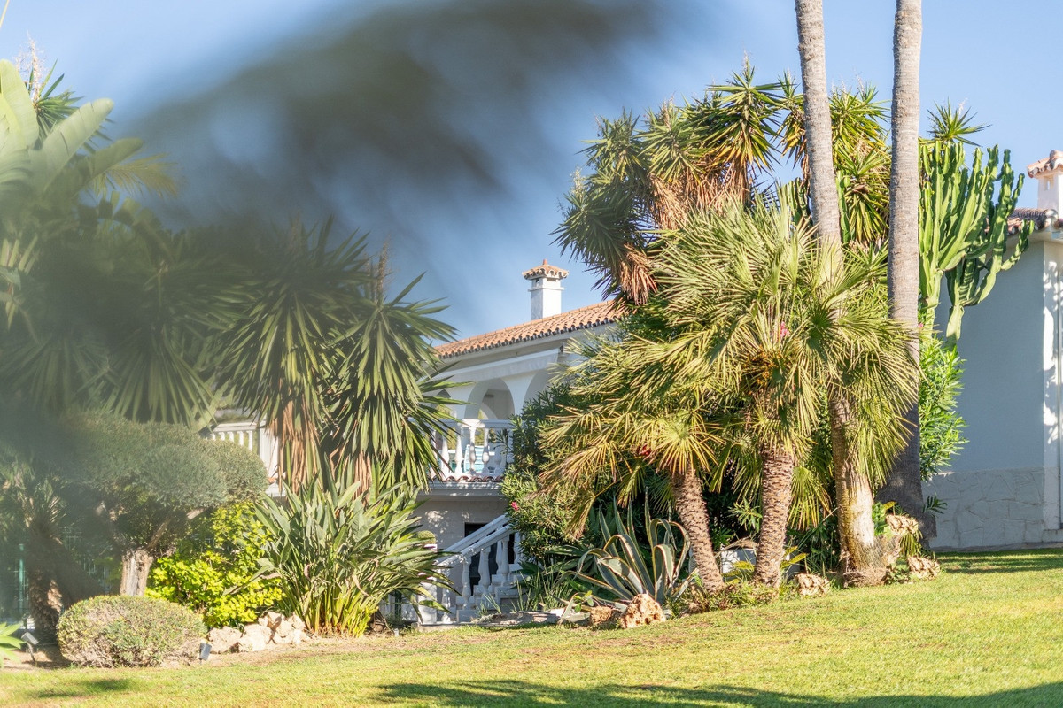 7 Bed Townhouse for sale in Marbella Costa Del Sol, Málaga, Spain