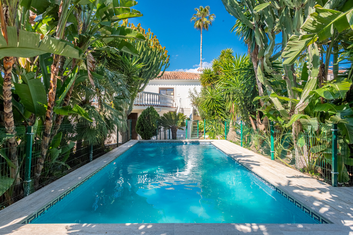 7 Bed Townhouse for sale in Marbella Costa Del Sol, Málaga, Spain