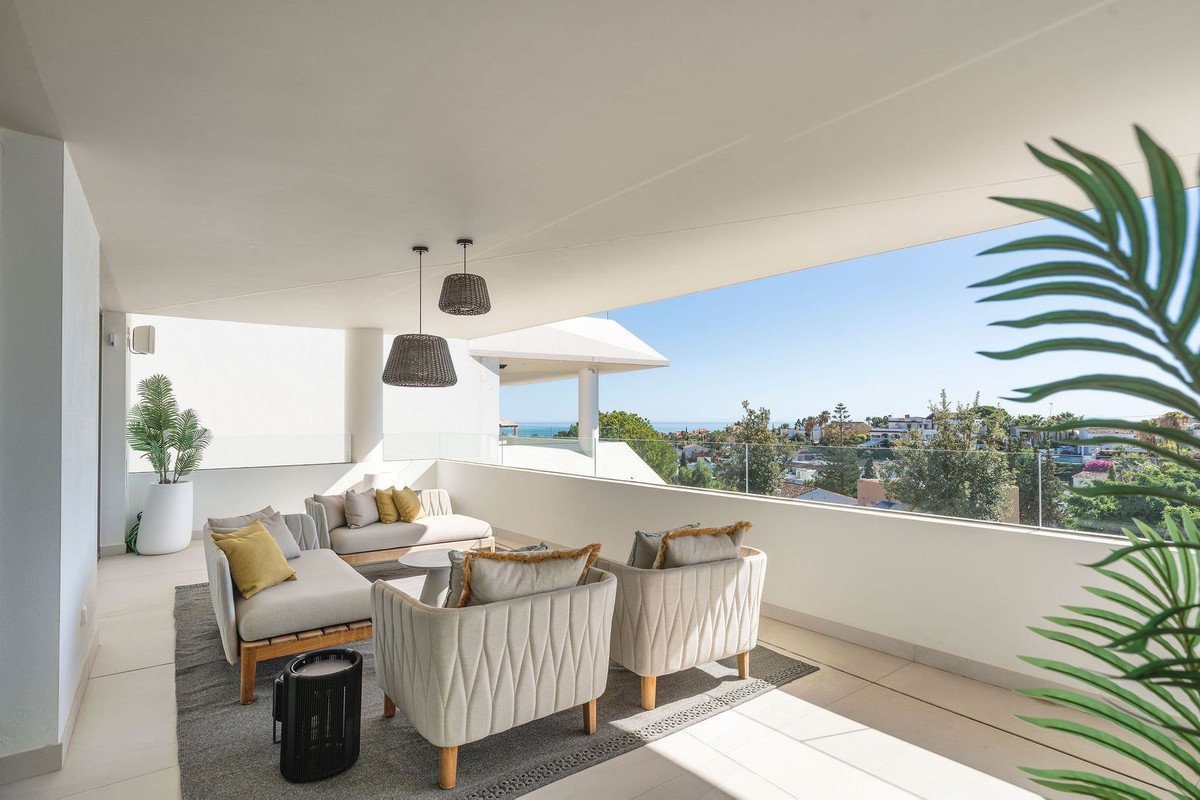 4 Bed Townhouse for sale in Nueva Andalucía Costa Del Sol, Málaga, Spain