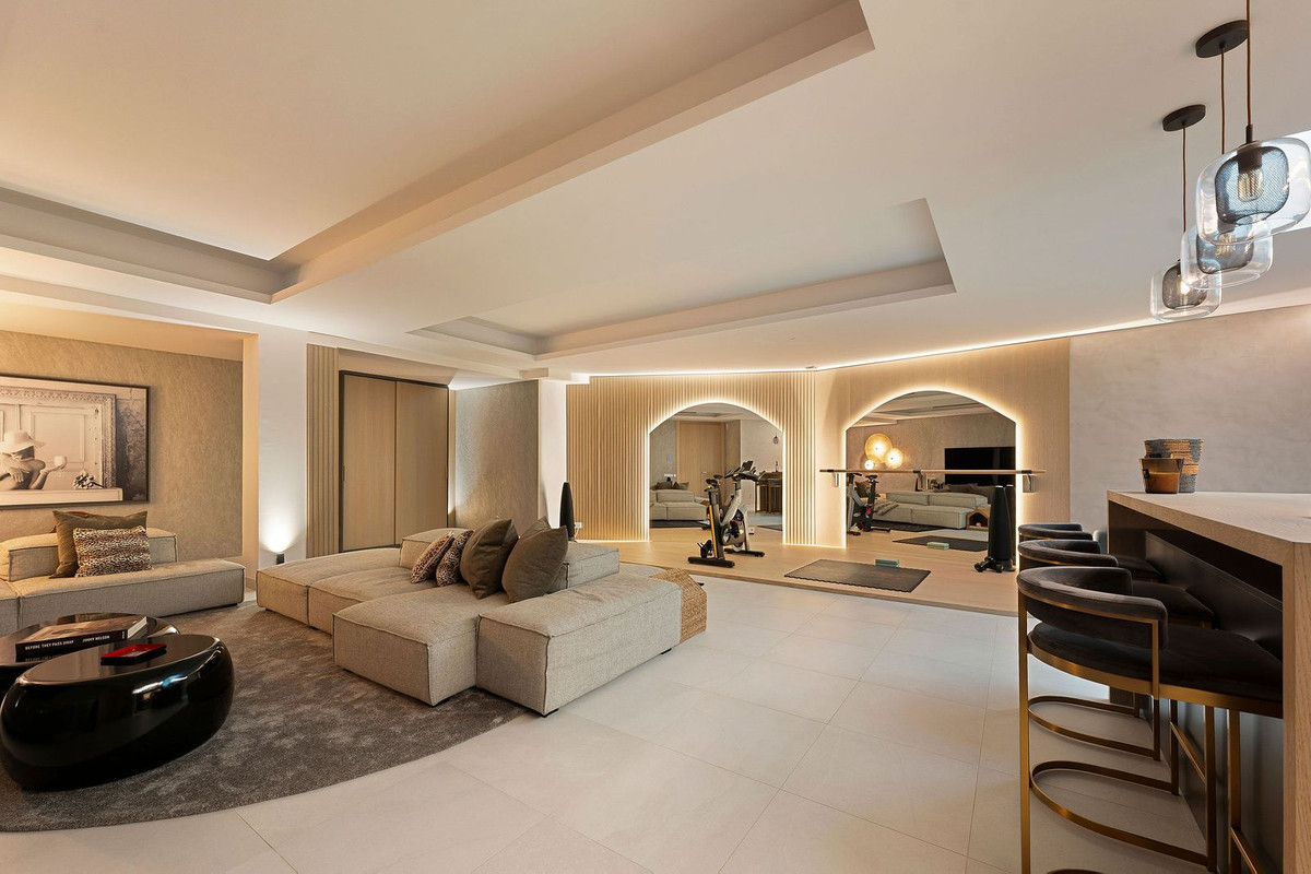 4 Bed Townhouse for sale in Nueva Andalucía Costa Del Sol, Málaga, Spain
