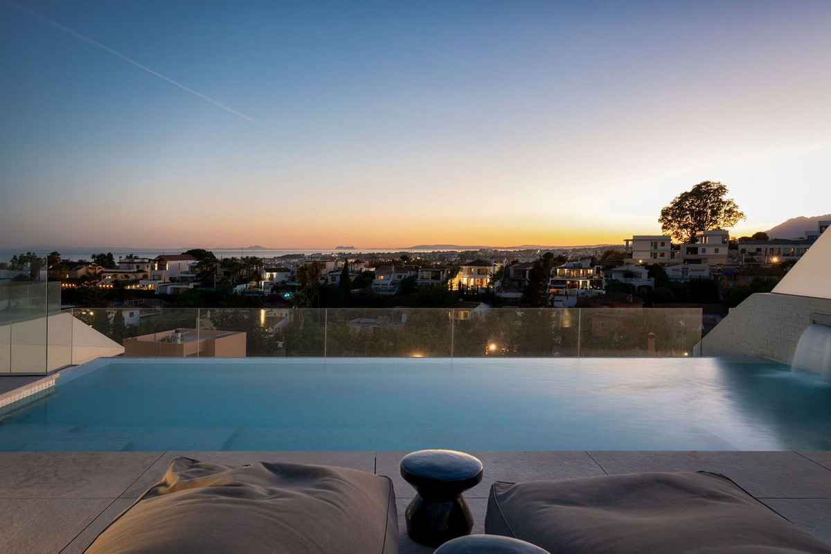 4 Bed Townhouse for sale in Nueva Andalucía Costa Del Sol, Málaga, Spain