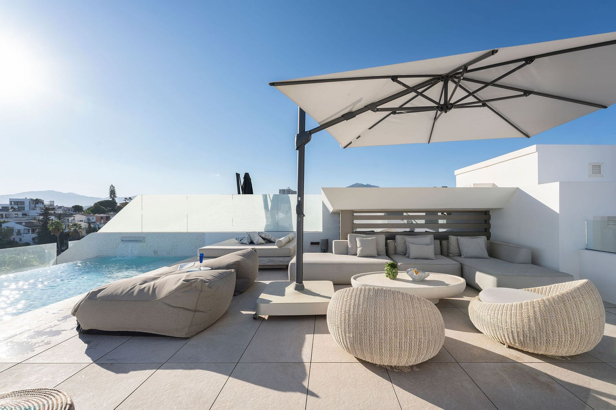 4 Bed Townhouse for sale in Nueva Andalucía Costa Del Sol, Málaga, Spain