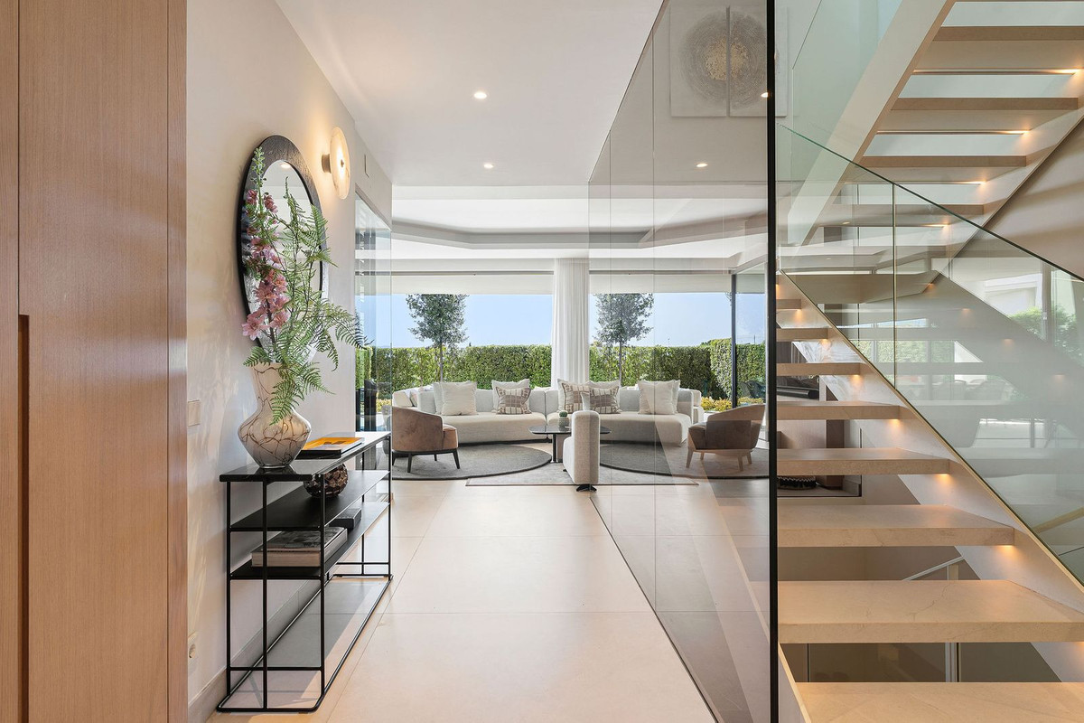 4 Bed Townhouse for sale in Nueva Andalucía Costa Del Sol, Málaga, Spain