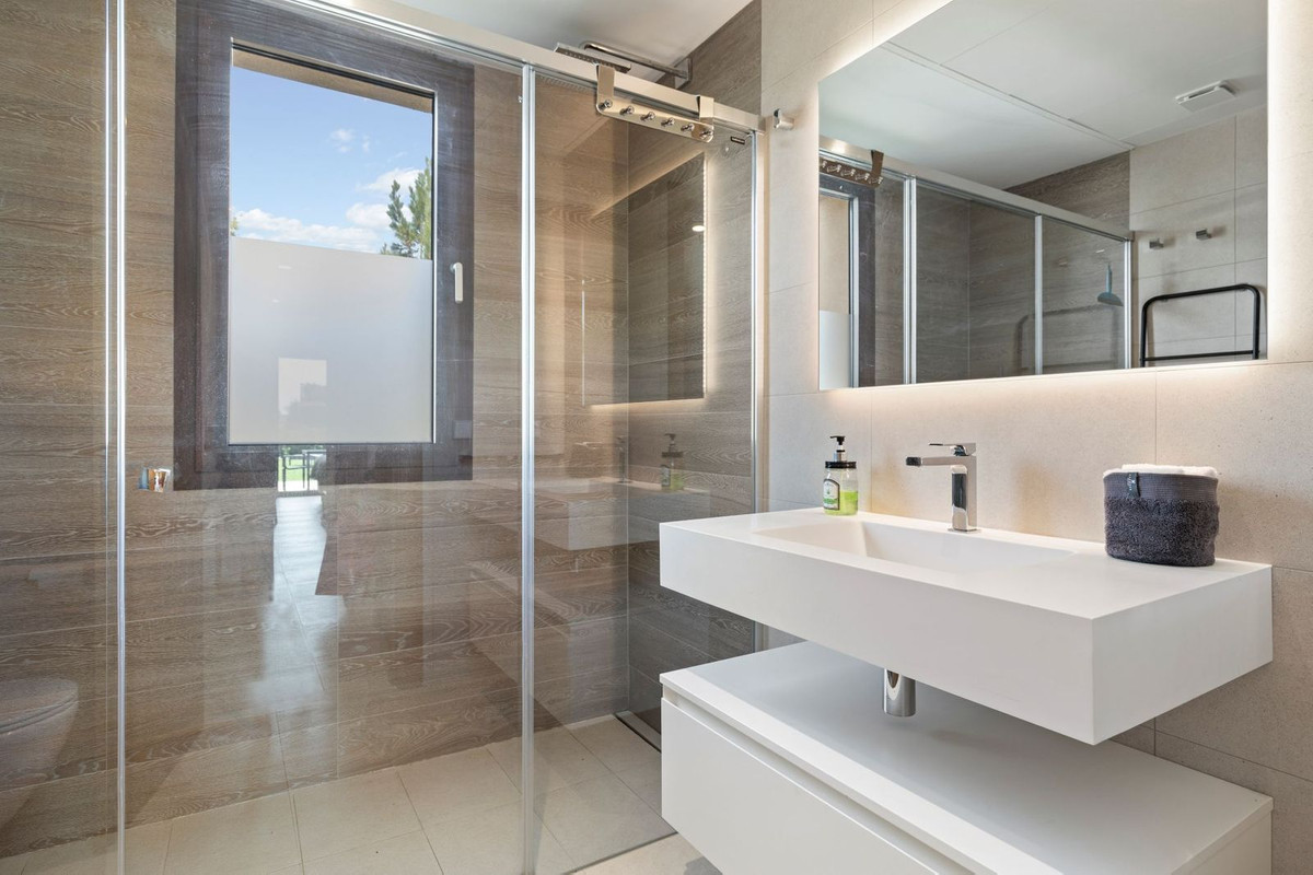 Se vende Apartamento Planta Baja de 3 dormitorios en Costa Del Sol, Málaga, España