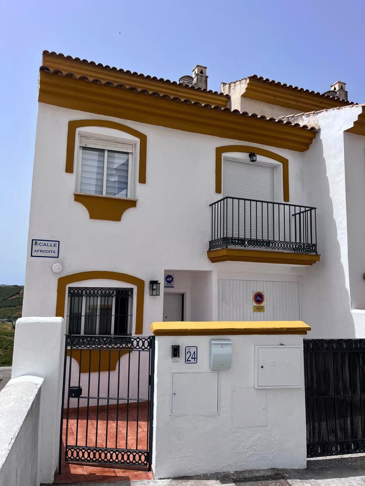 3 Bed Townhouse for sale in Manilva Costa Del Sol, Málaga, Spain