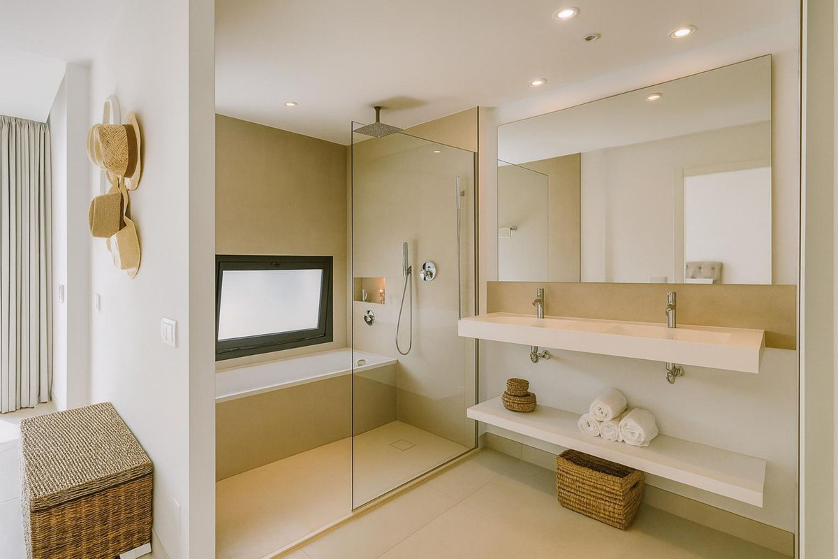 3 Bed Apartment for sale in Higueron Costa Del Sol, Málaga, Spain