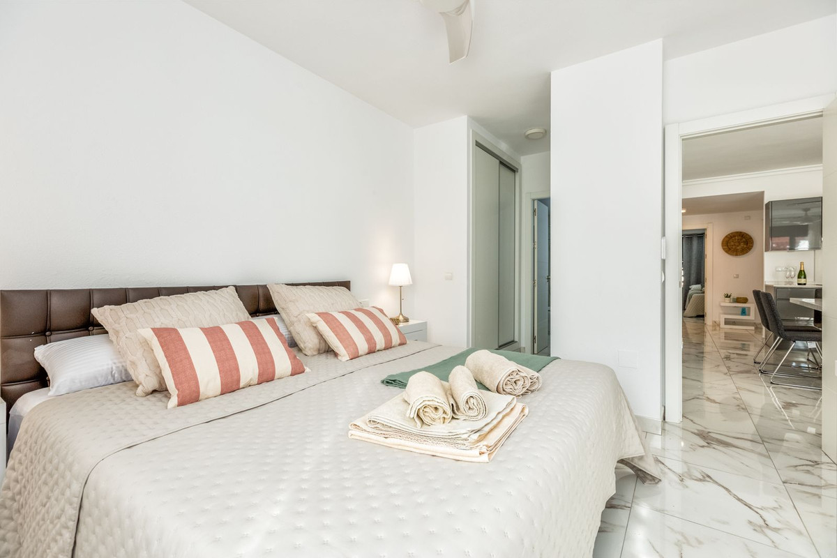 3 Bed Apartment for sale in Nueva Andalucía Costa Del Sol, Málaga, Spain