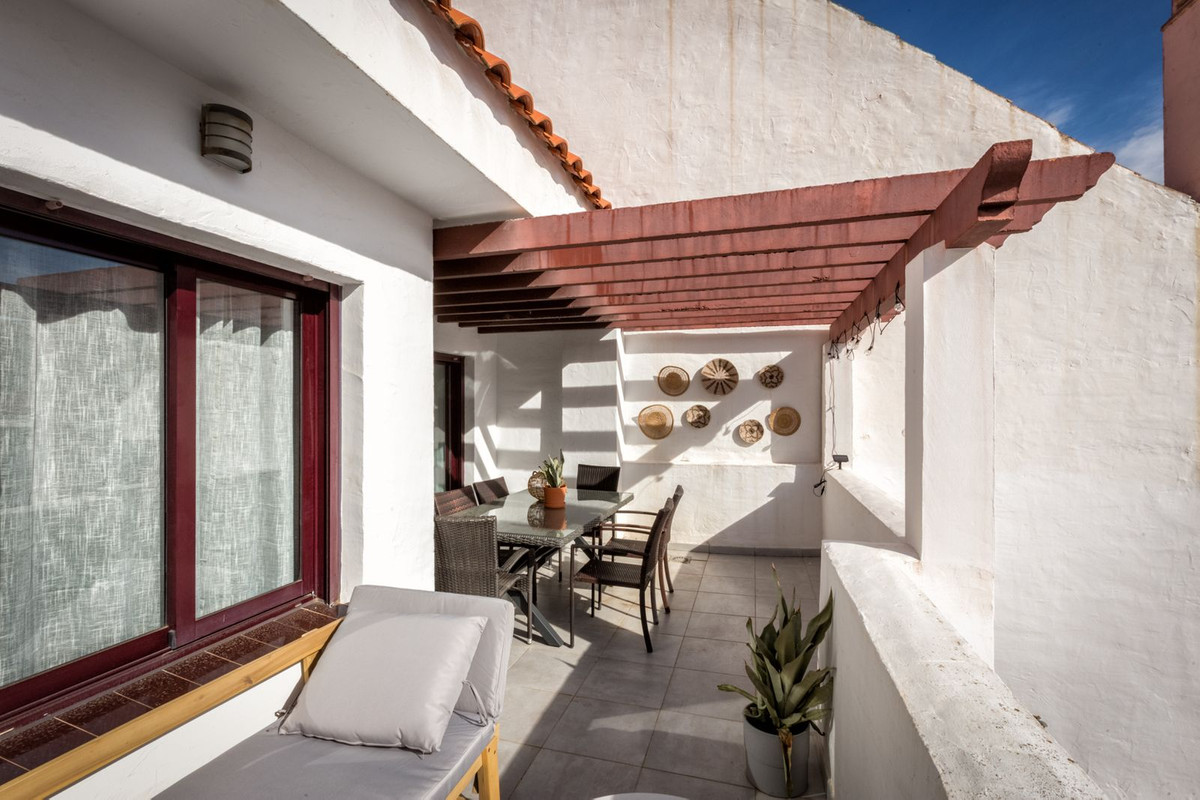 3 Bed Apartment for sale in Nueva Andalucía Costa Del Sol, Málaga, Spain