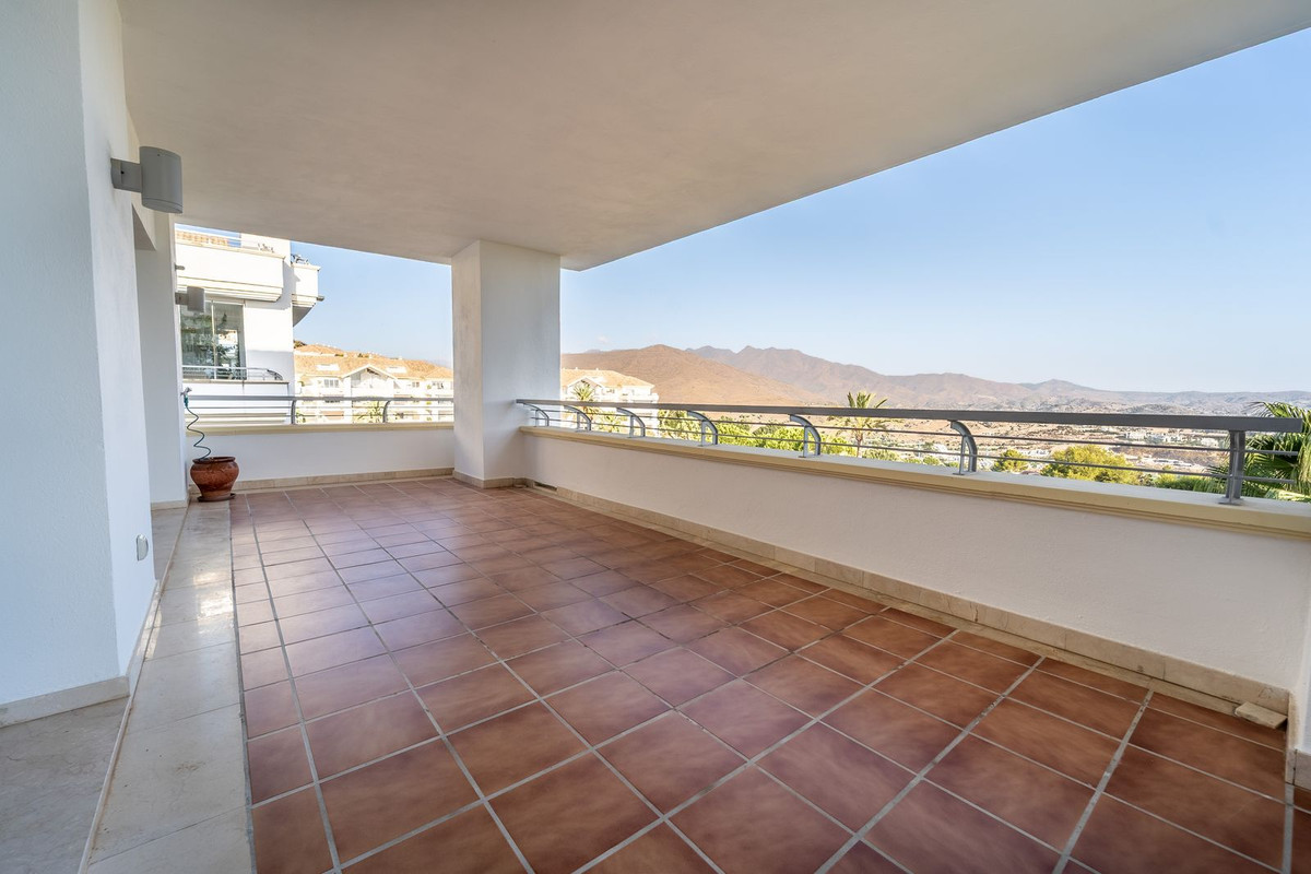 Se vende Apartamento Planta Media de 3 dormitorios en Costa Del Sol, Málaga, España