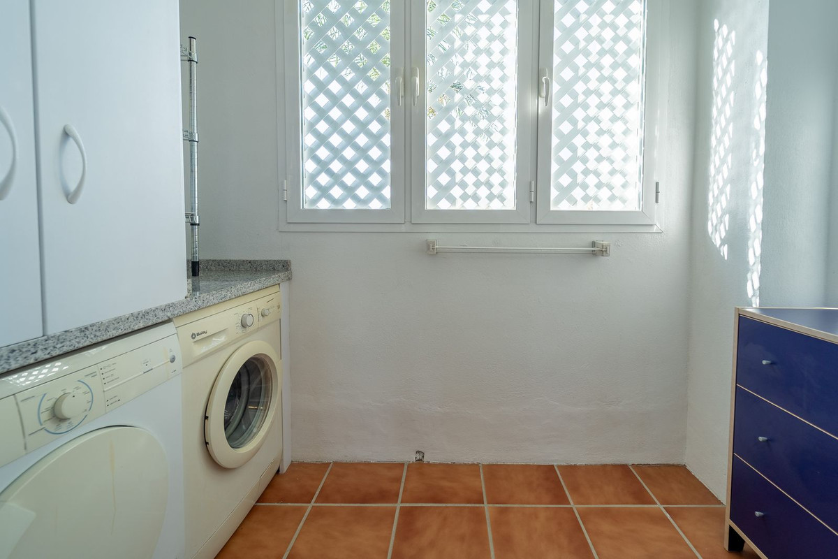 Se vende Apartamento Planta Media de 3 dormitorios en Costa Del Sol, Málaga, España