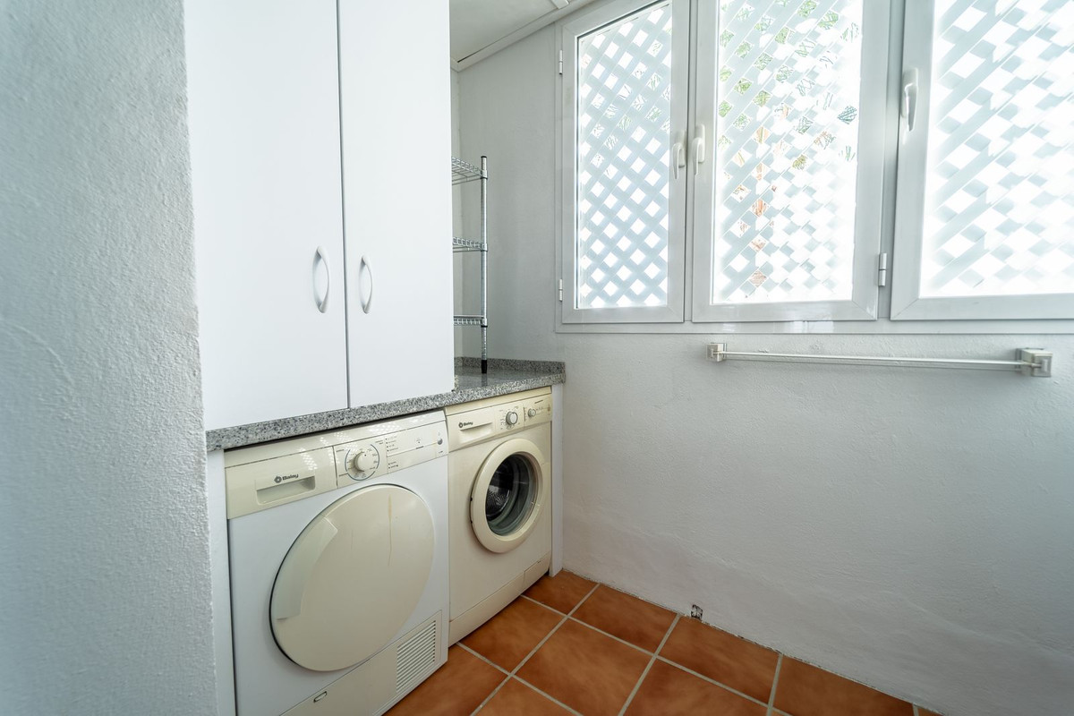 Se vende Apartamento Planta Media de 3 dormitorios en Costa Del Sol, Málaga, España