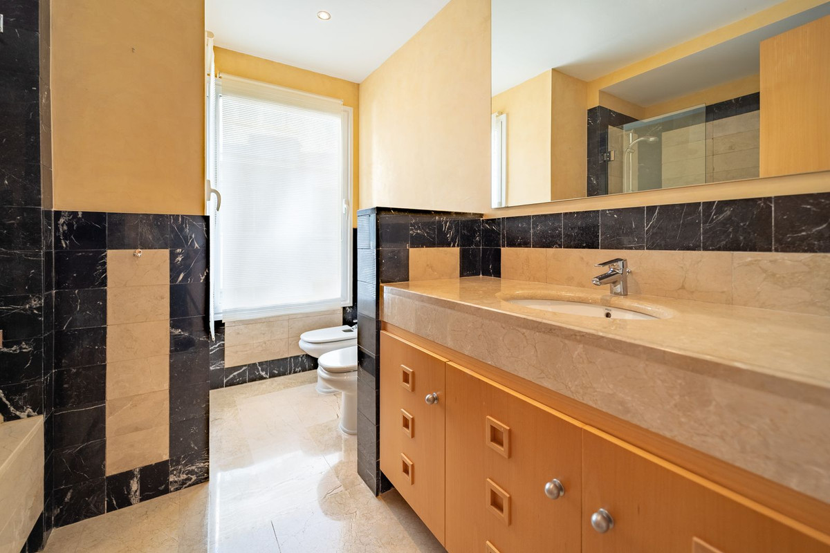 Se vende Apartamento Planta Media de 3 dormitorios en Costa Del Sol, Málaga, España