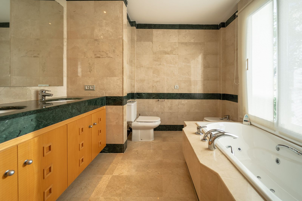 Se vende Apartamento Planta Media de 3 dormitorios en Costa Del Sol, Málaga, España