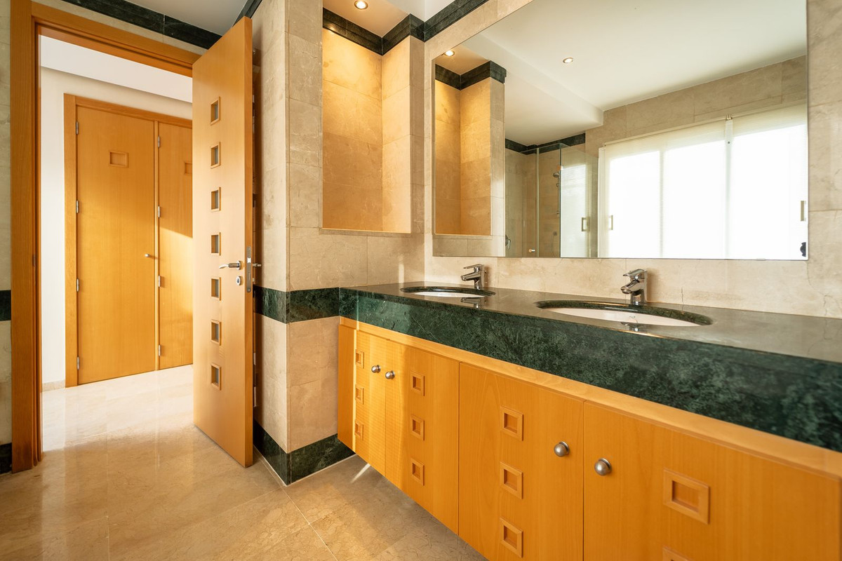 Se vende Apartamento Planta Media de 3 dormitorios en Costa Del Sol, Málaga, España