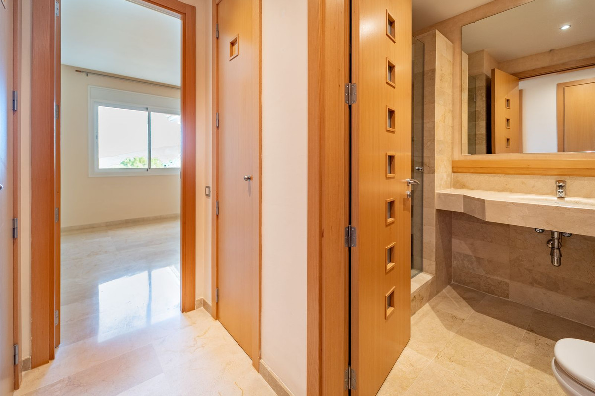 Se vende Apartamento Planta Media de 3 dormitorios en Costa Del Sol, Málaga, España