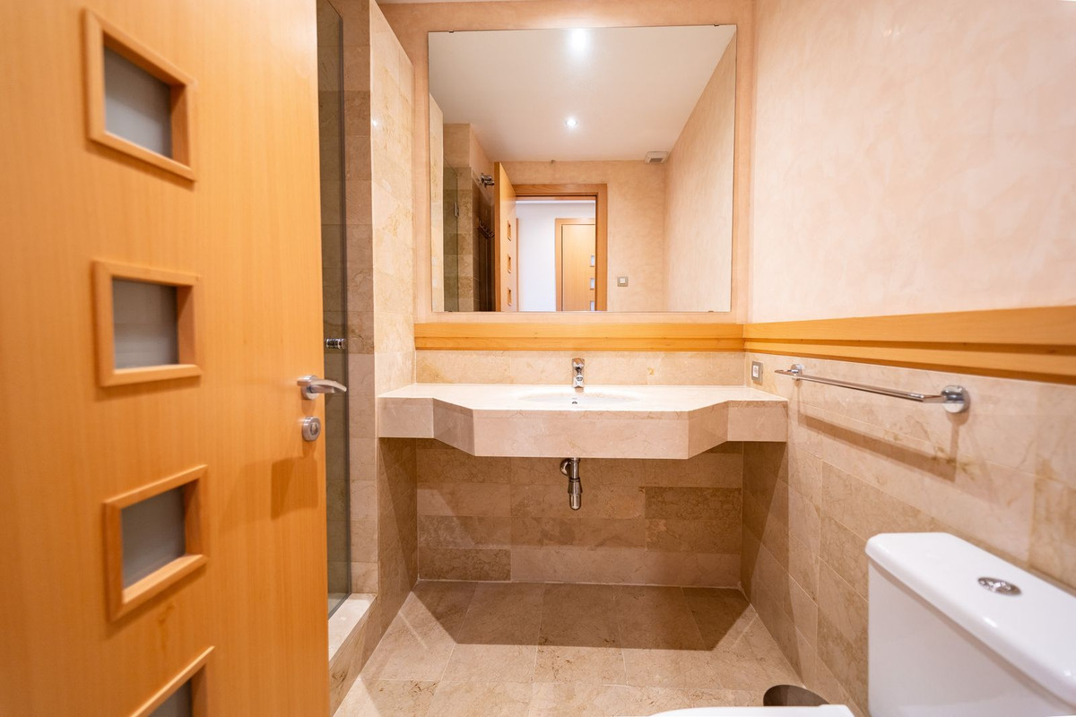Se vende Apartamento Planta Media de 3 dormitorios en Costa Del Sol, Málaga, España