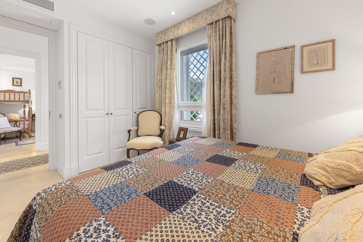 Se vende Villa - Chalet de 4 dormitorios en Costa Del Sol, Cadiz, España
