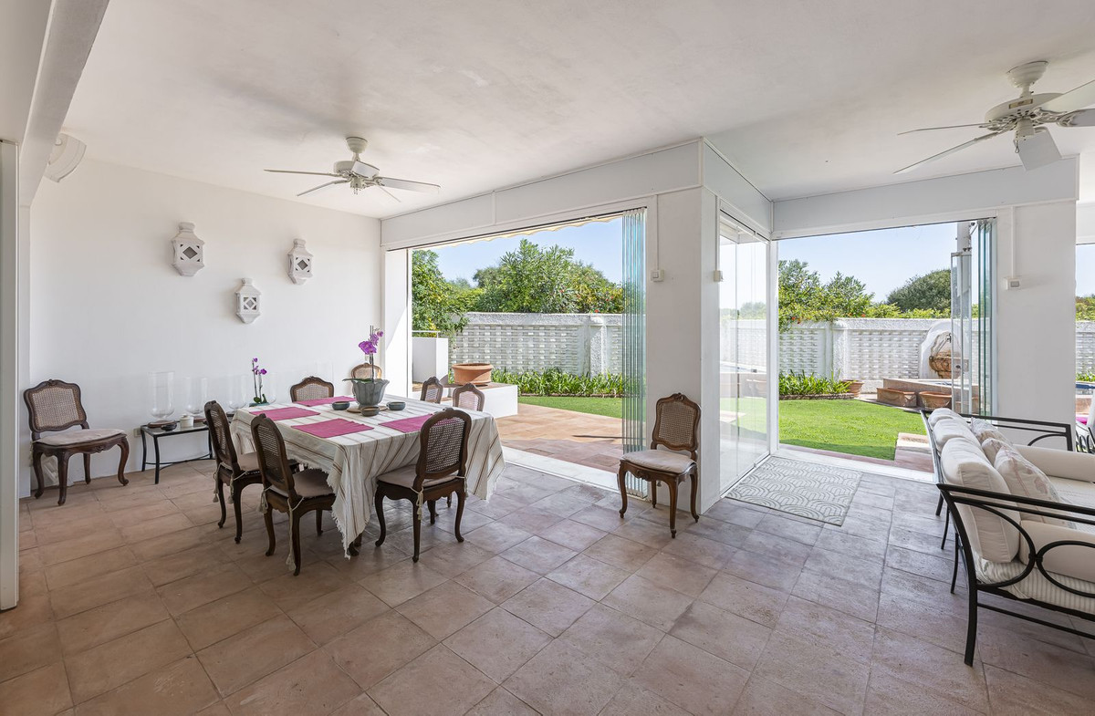 Se vende Villa - Chalet de 4 dormitorios en Costa Del Sol, Cadiz, España