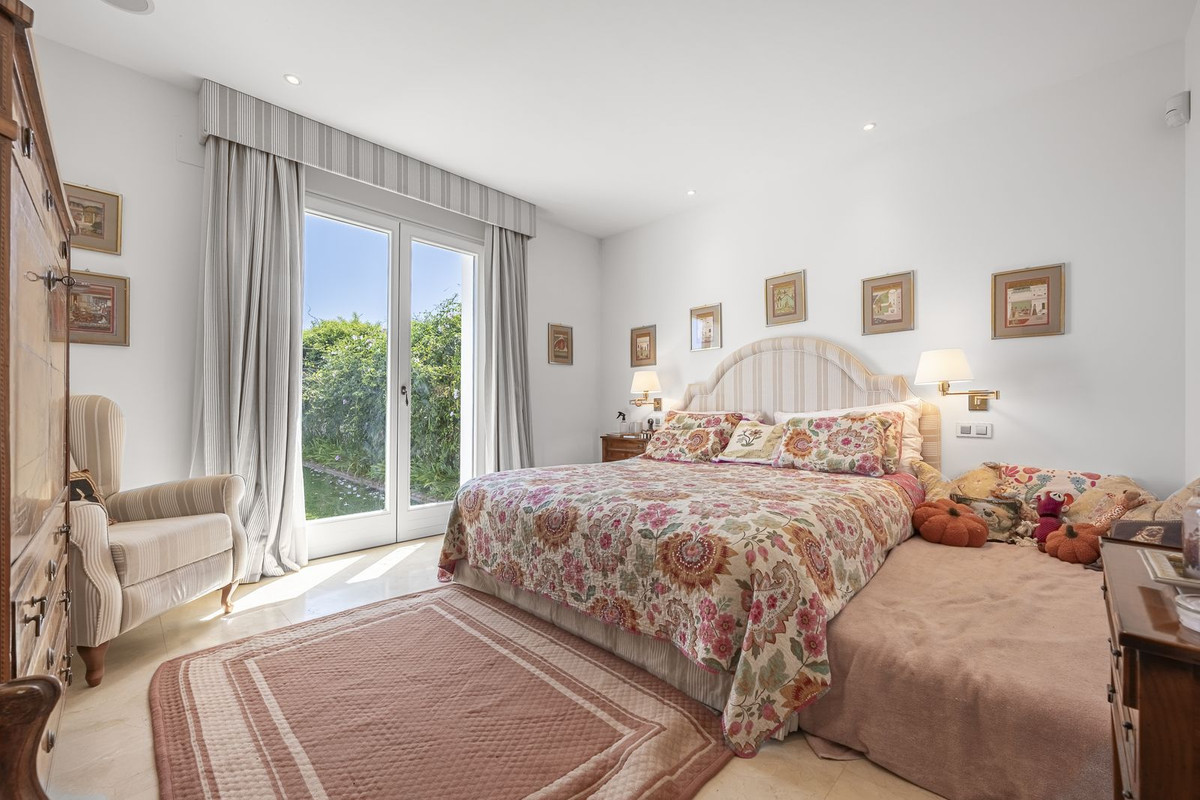 Se vende Villa - Chalet de 4 dormitorios en Costa Del Sol, Cadiz, España