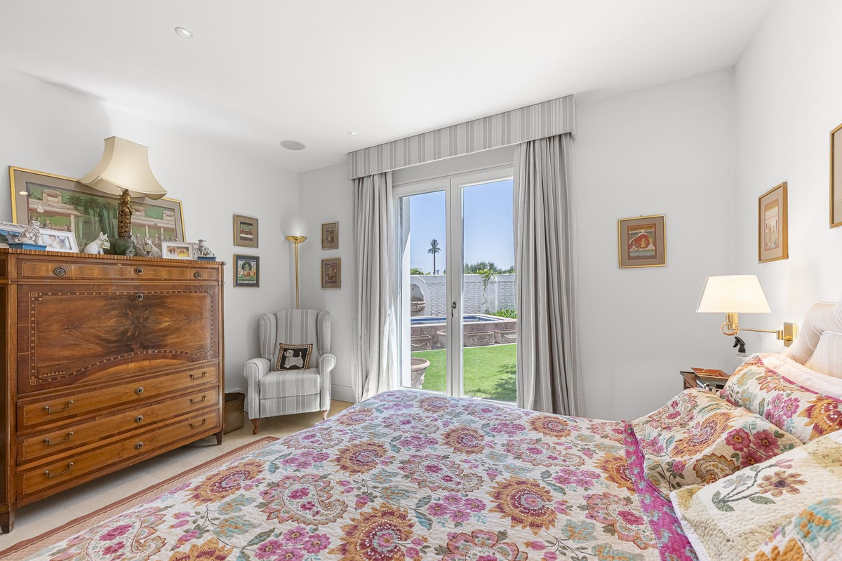 Se vende Villa - Chalet de 4 dormitorios en Costa Del Sol, Cadiz, España
