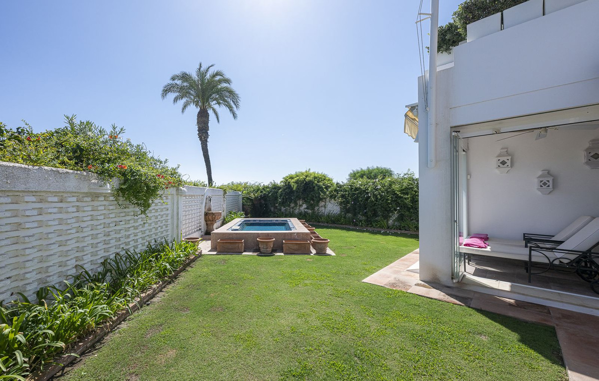 Se vende Villa - Chalet de 4 dormitorios en Costa Del Sol, Cadiz, España