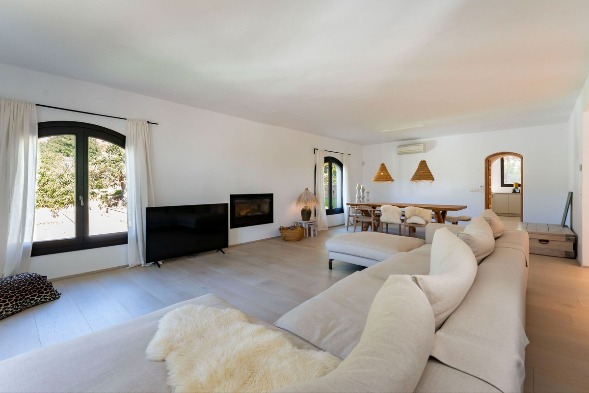 5 Bed Townhouse for sale in Alhaurín El Grande Costa Del Sol, Málaga, Spain