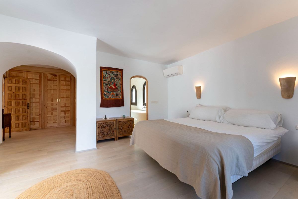 5 Bed Townhouse for sale in Alhaurín El Grande Costa Del Sol, Málaga, Spain